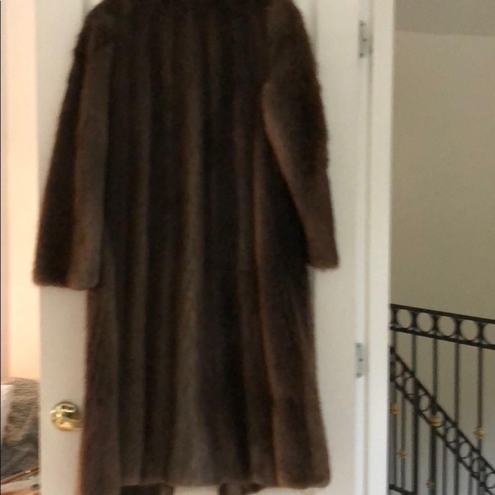 AUTHENTIC BEAVER FUR COAT MAKE AN OFFER💗 - Picture 5 of 8